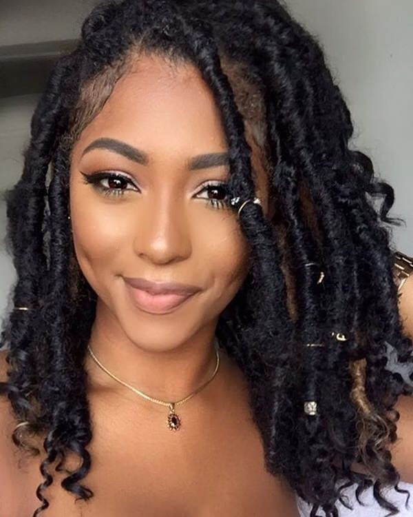 Woman Crochets Her Faux Locs And You're Gonna Be Amazed How Easy